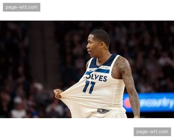 克劳福德团队在回合间成功止血，伤口处理受赞誉